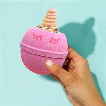 Likorn ak pirat Bath Fizzer te bay lòd 2000 seri chak